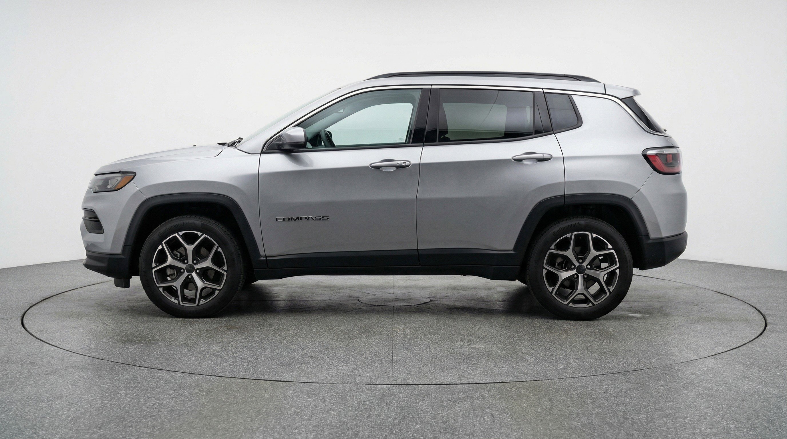 Used 2025 Jeep Compass Limited AWD/4WD image 5