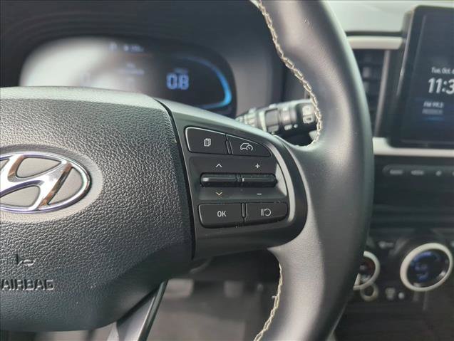 Used 2023 Hyundai Venue Limited FWD image 18