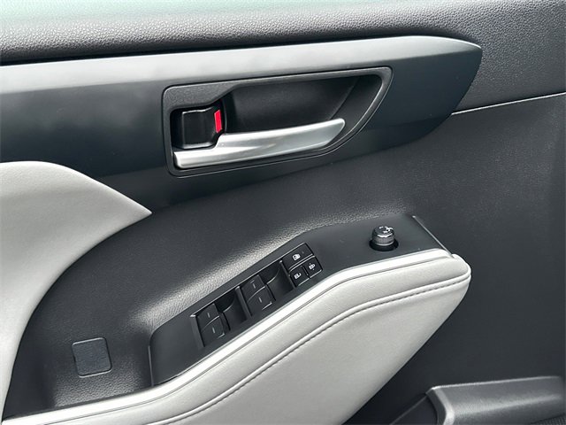 Certified 2024 Toyota Highlander XLE image 22