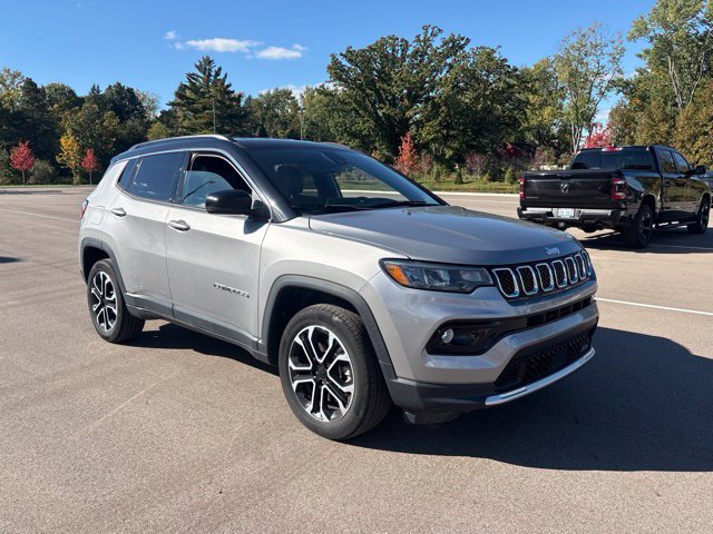 Used 2023 Jeep Compass Limited AWD/4WD image 7