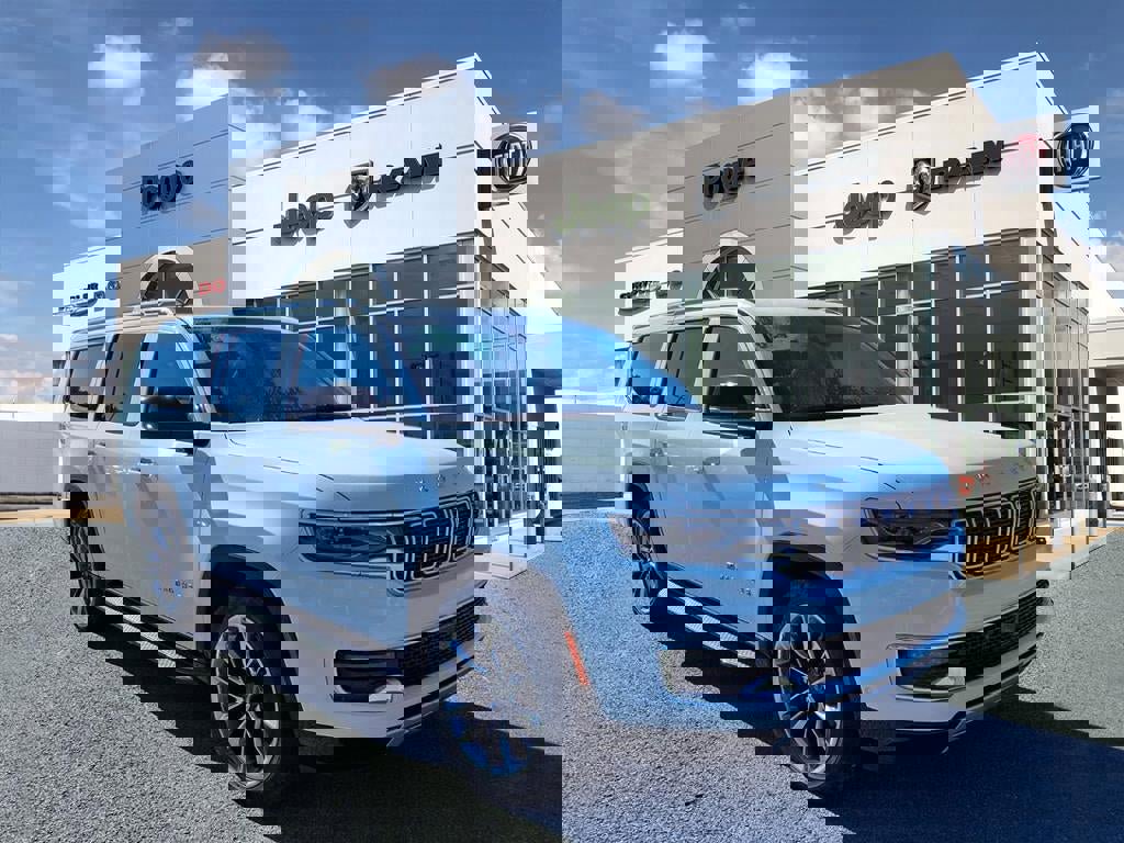 Used 2024 Jeep Wagoneer L Series II w/ Premium Group I image 1