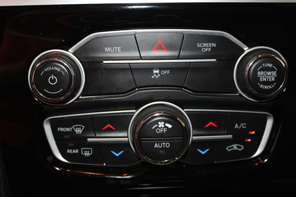 Used 2023 Chrysler 300 Touring AWD/4WD image 47