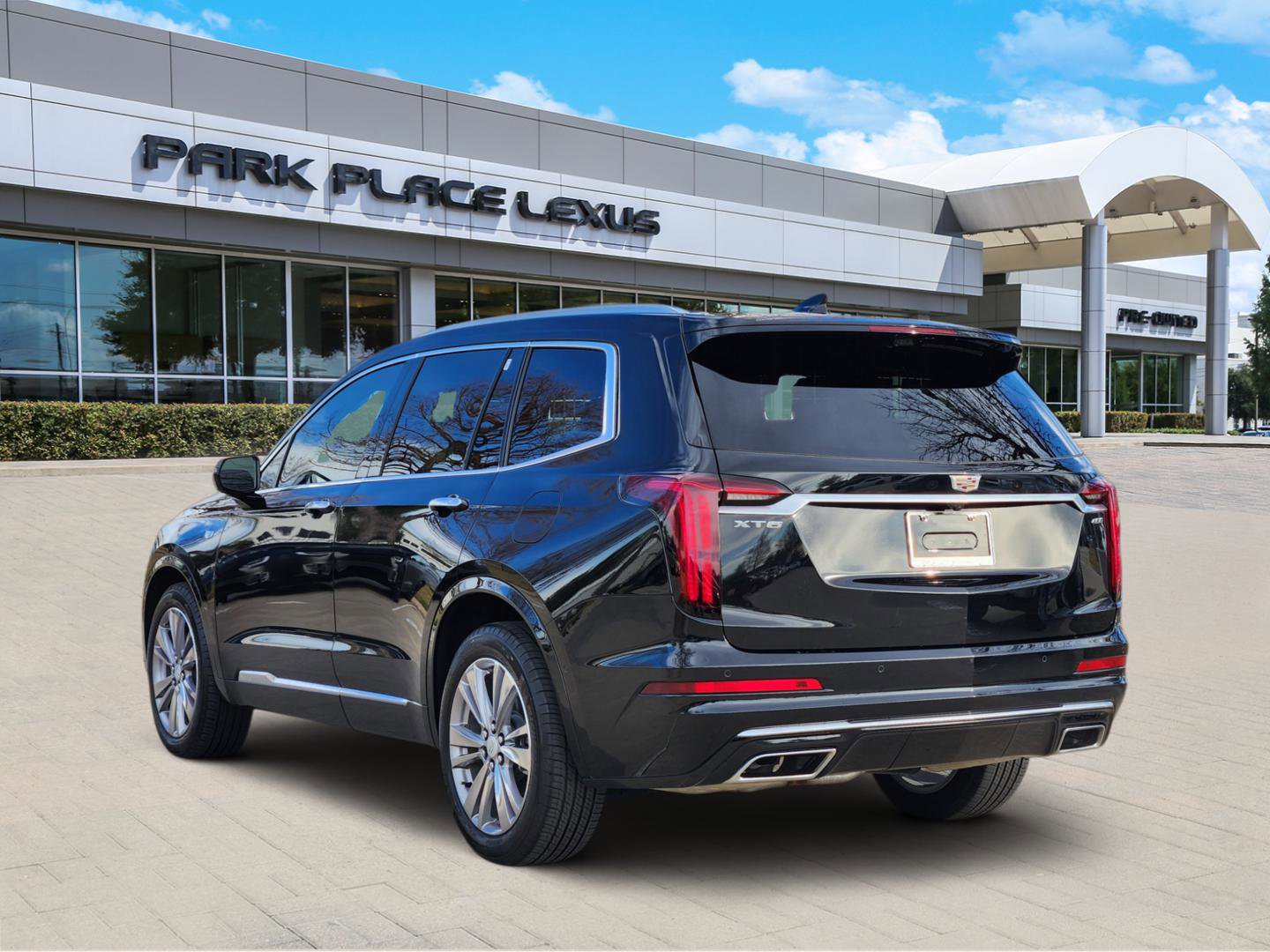 Used 2023 Cadillac XT6 Premium Luxury w/ Technology Package image 4