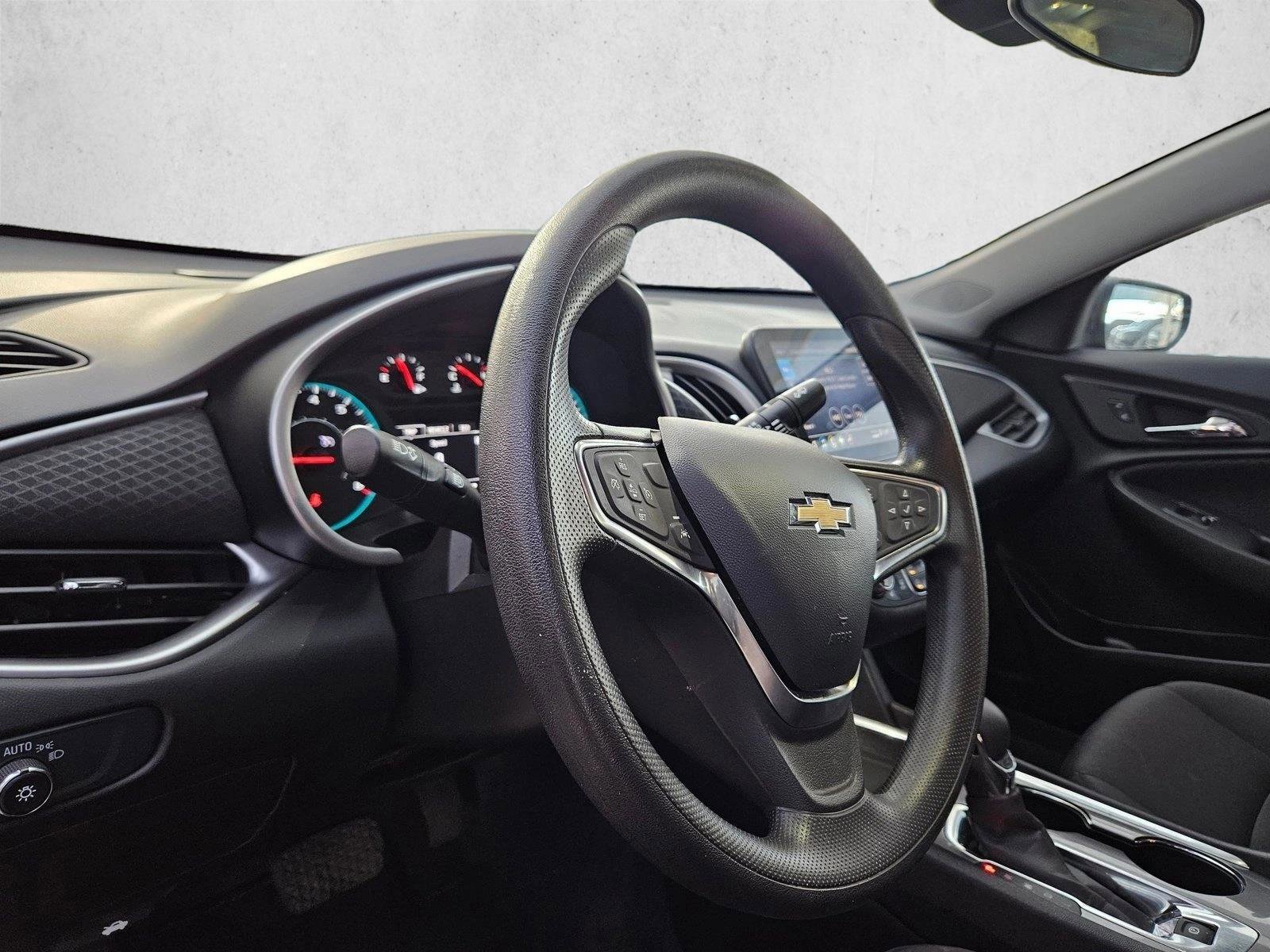 Used 2025 Chevrolet Malibu LT FWD image 9