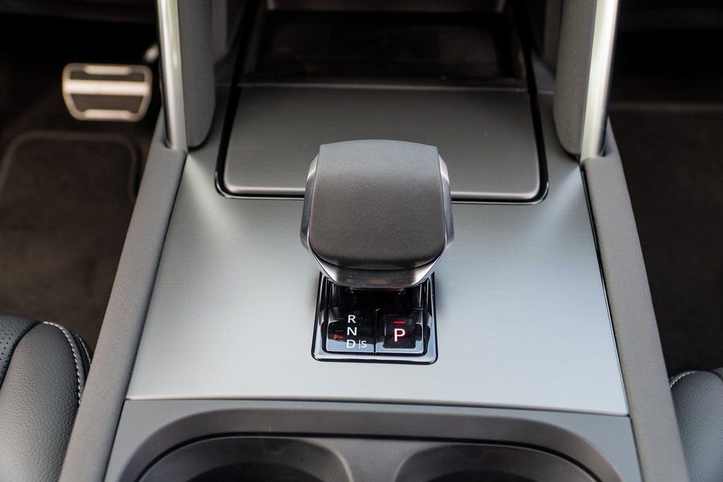 Used 2025 Land Rover Discovery Sport Dynamic SE image 17