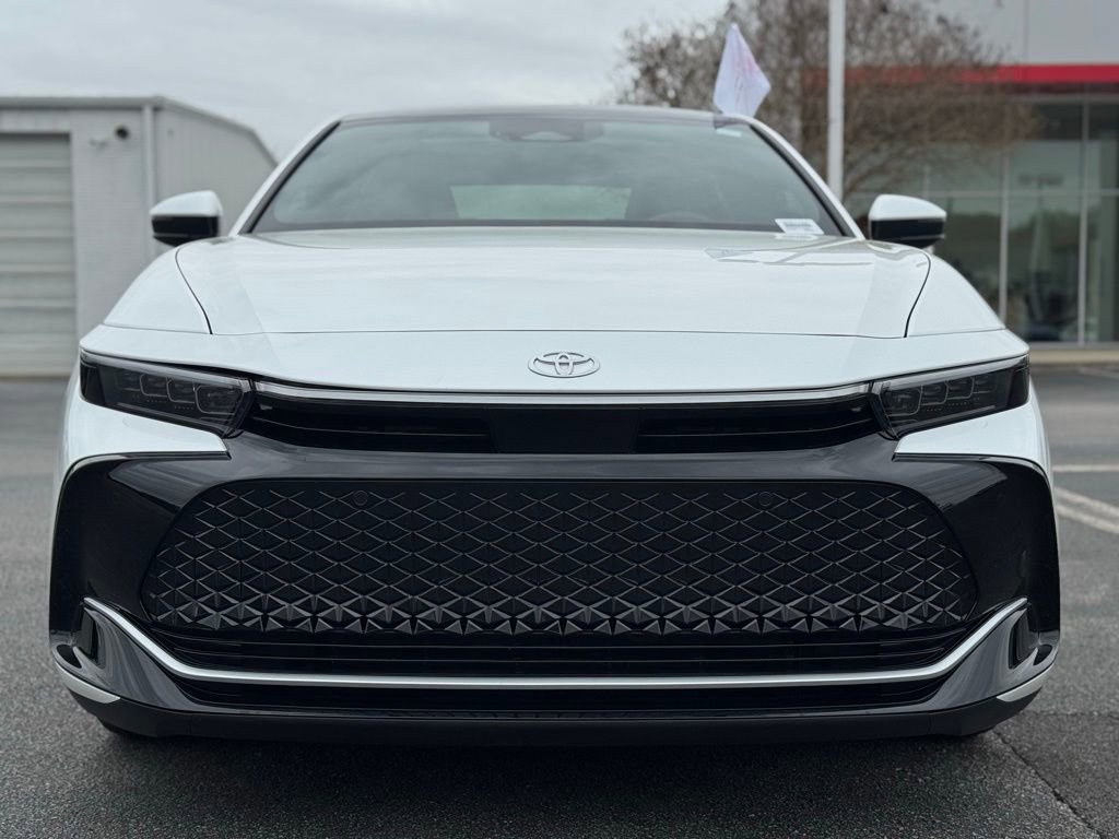 Used 2023 Toyota Crown Limited image 4