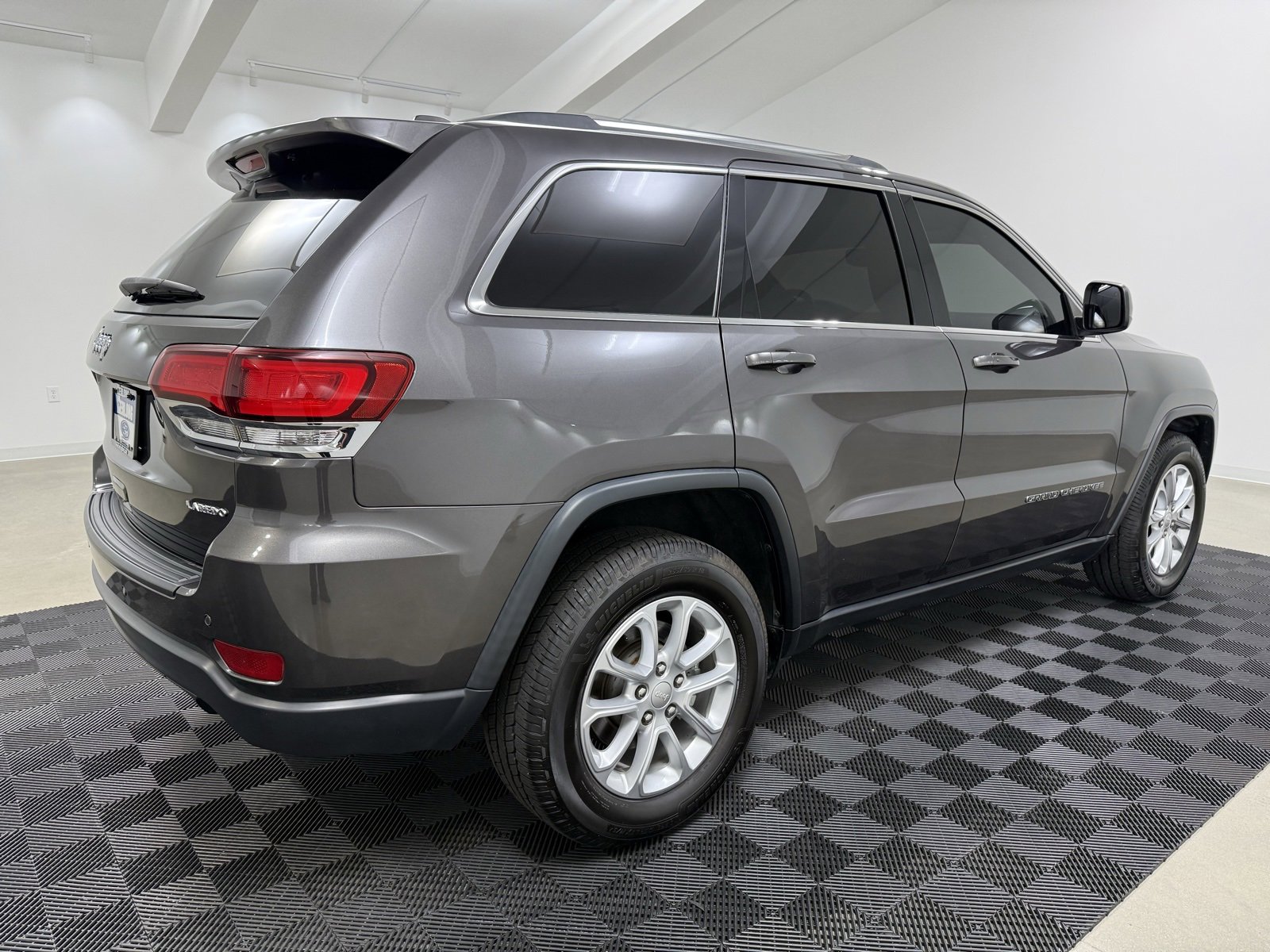 Used 2021 Jeep Grand Cherokee Laredo X image 7