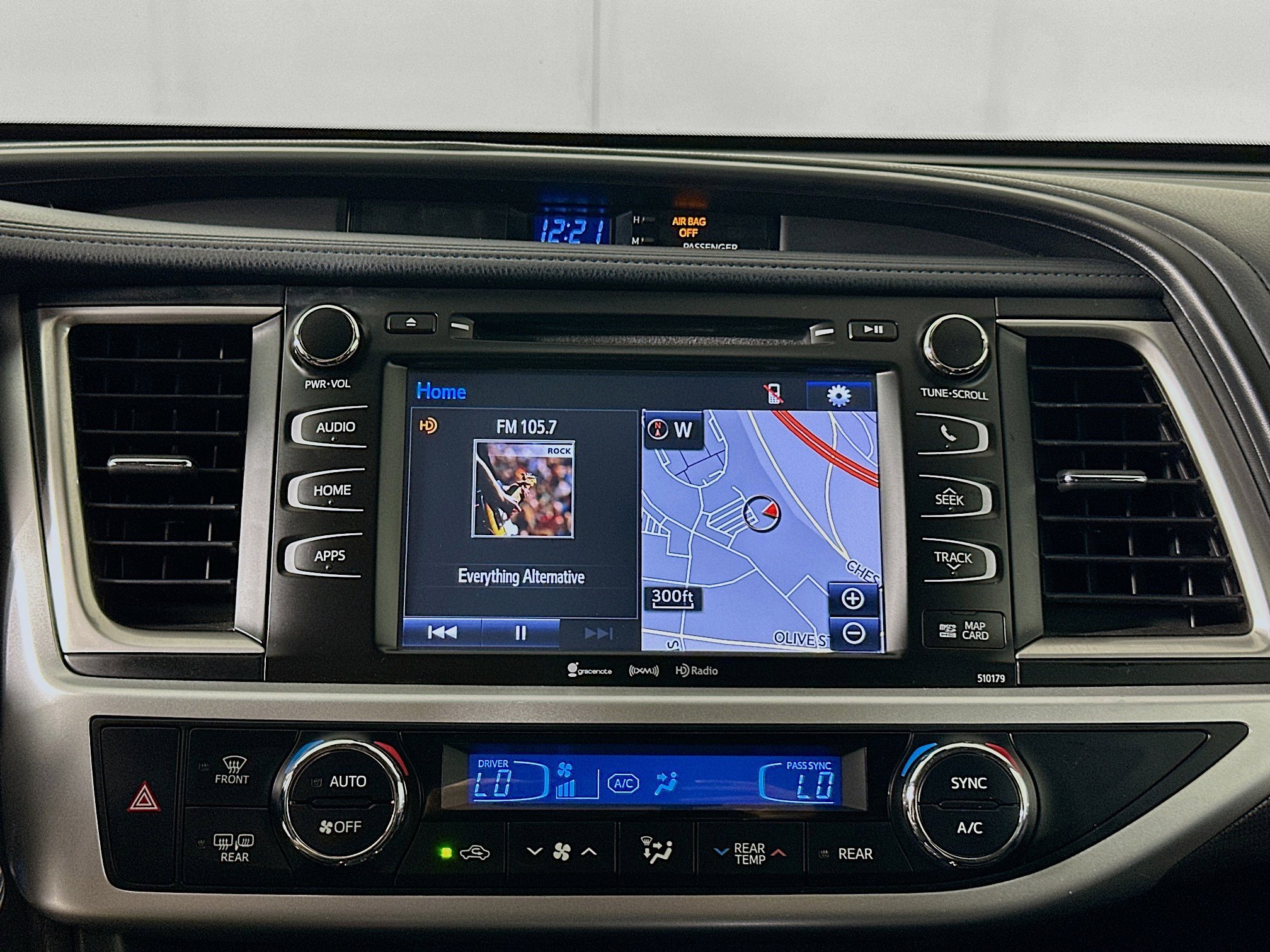 Used 2017 Toyota Highlander SE AWD/4WD image 24