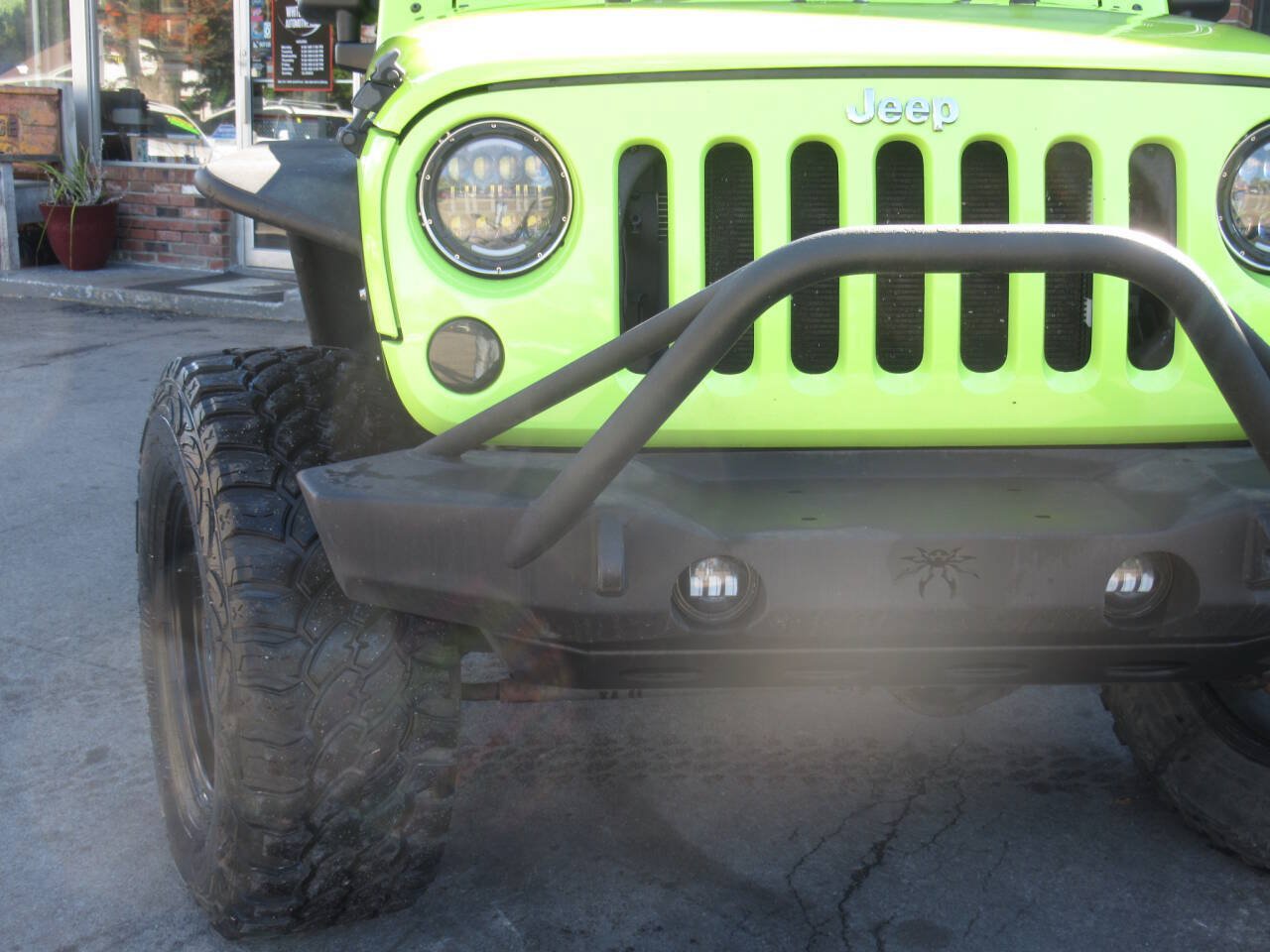 Used 2016 Jeep Wrangler Rubicon w/ Power Convenience Group AWD/4WD image 3