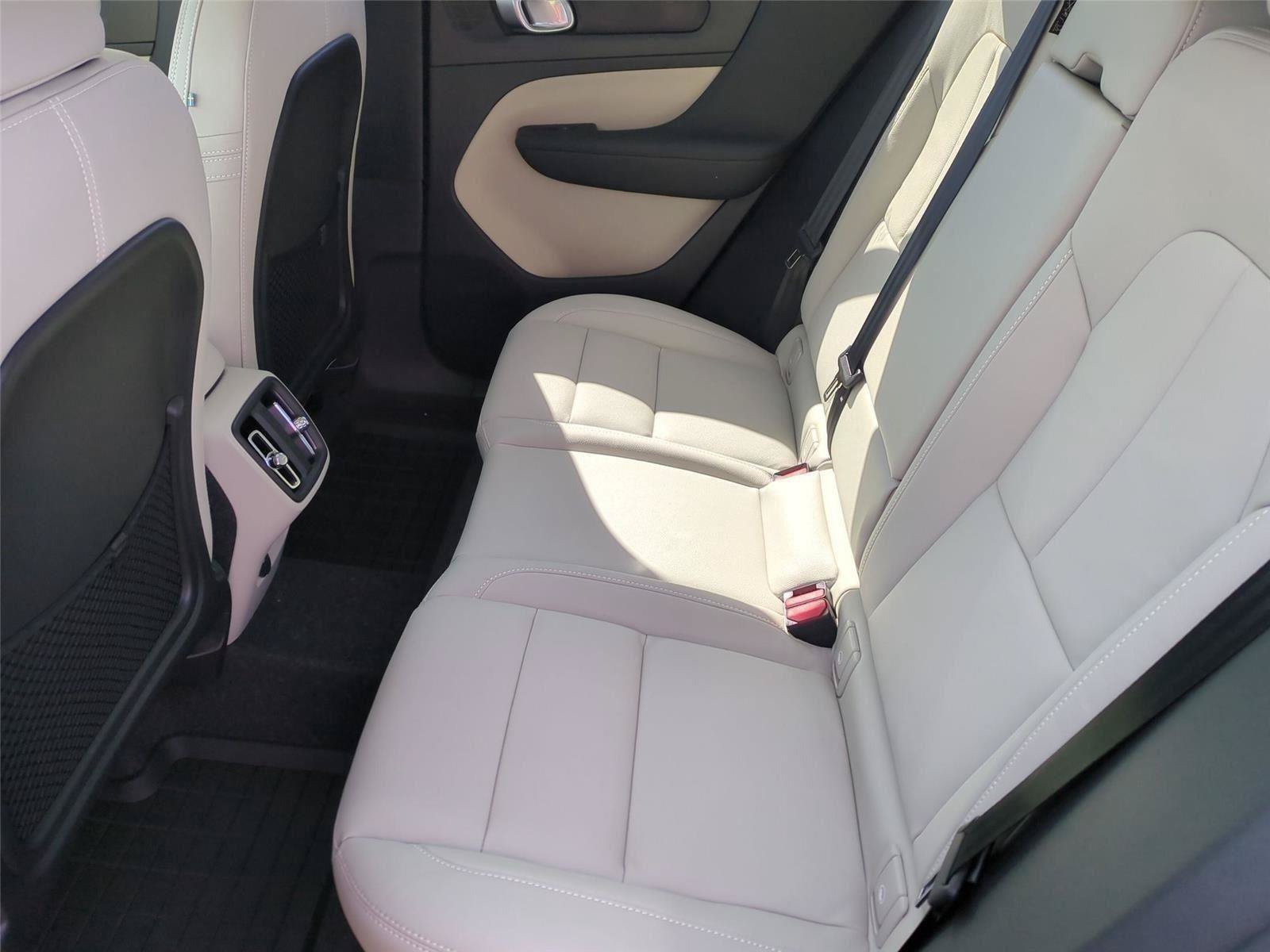 New 2026 Volvo XC40 B5 Ultra w/ Protection Package Premier AWD/4WD image 16