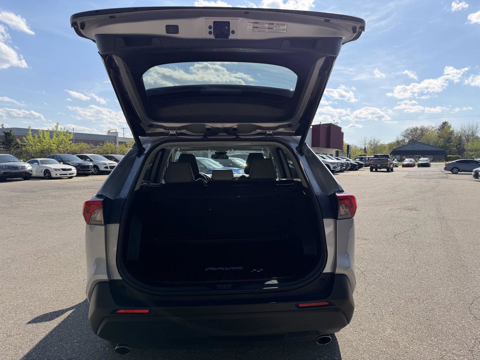 Used 2022 Toyota RAV4 XLE Premium FWD image 25