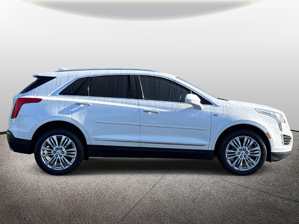 Used 2017 Cadillac XT5 Premium Luxury w/ Driver Assist Package FWD image 4