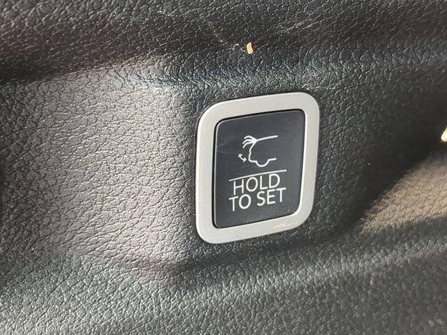 Used 2021 Jeep Grand Cherokee L Laredo RWD image 15