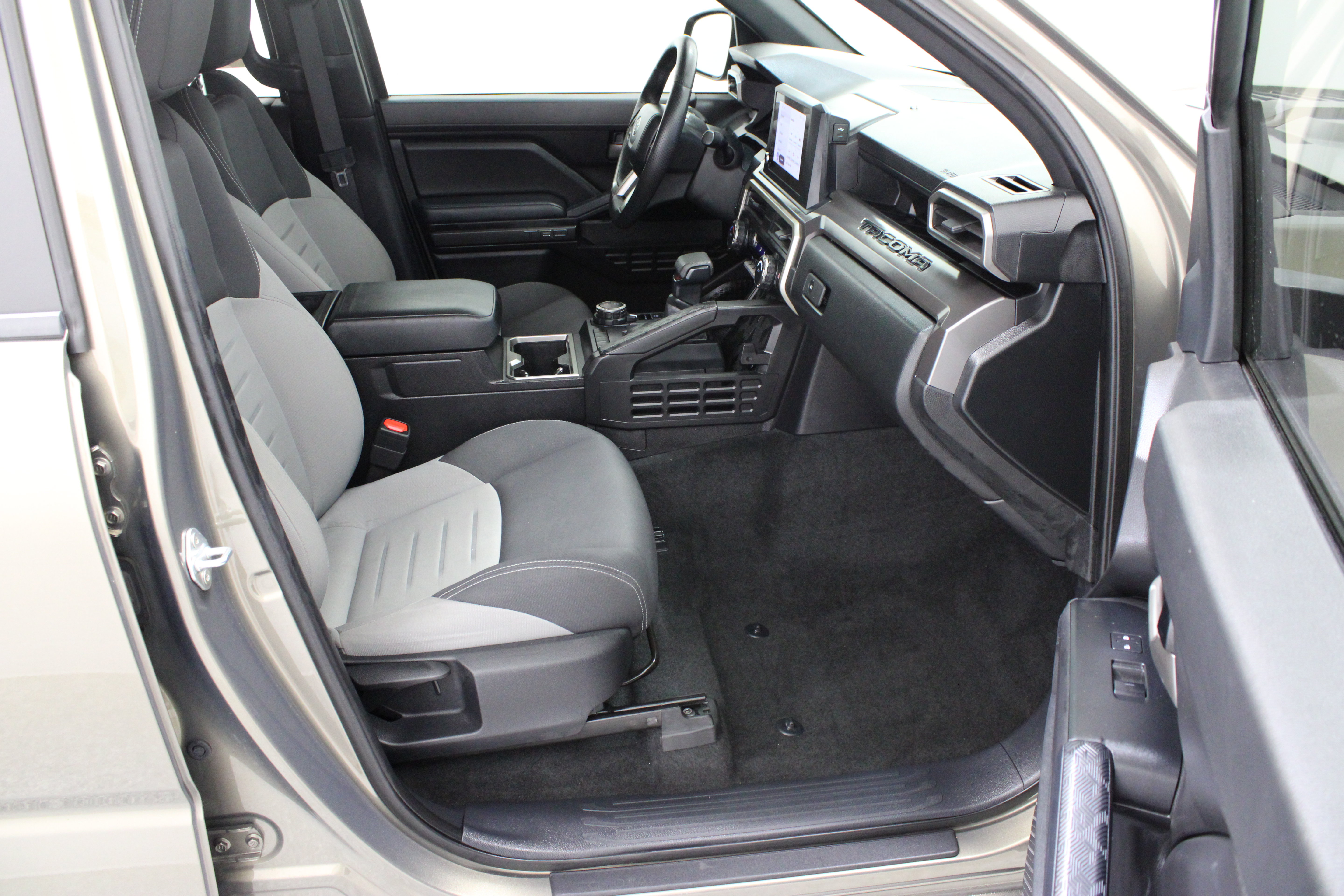 Used 2024 Toyota Tacoma TRD Sport AWD/4WD image 37