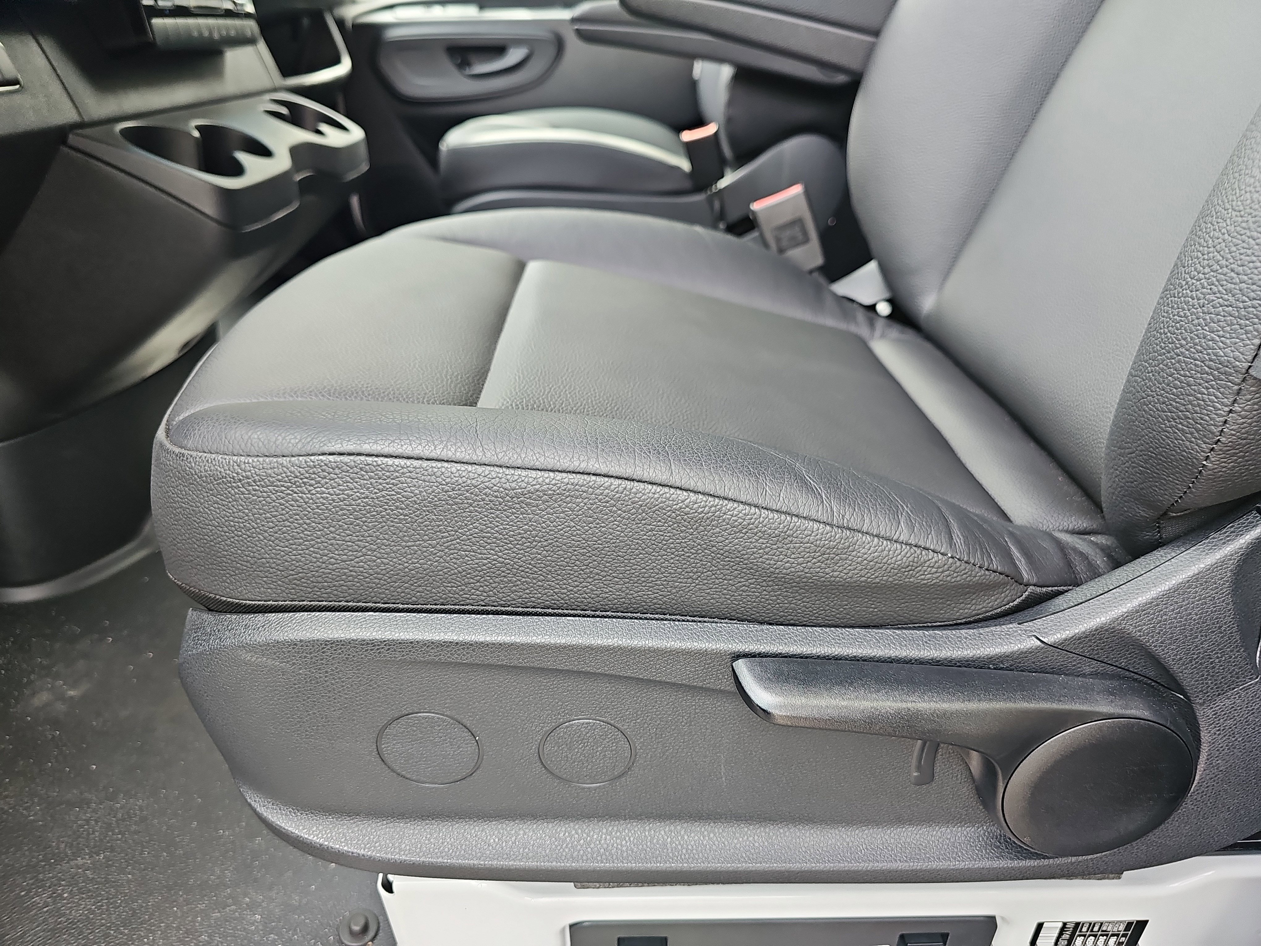 New 2025 Mercedes-Benz eSprinter 144 Cargo image 30