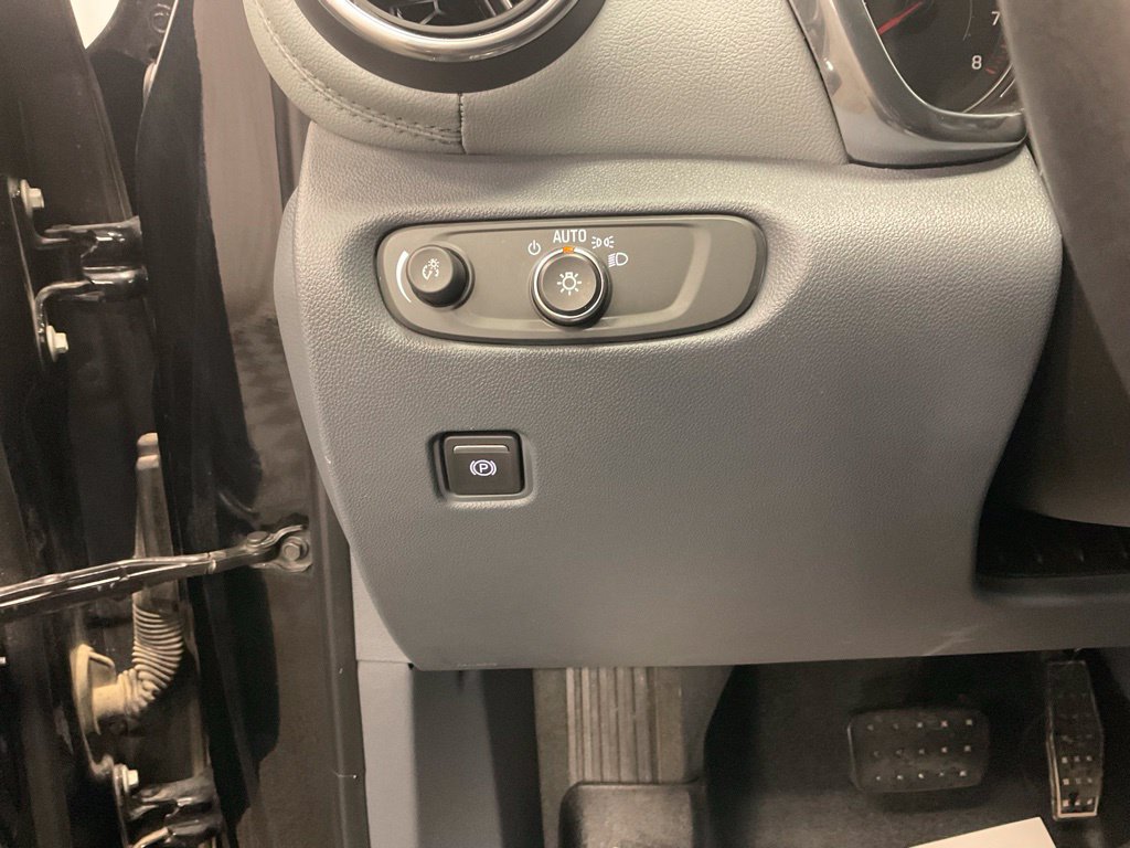 Used 2019 Chevrolet Blazer LT FWD image 18