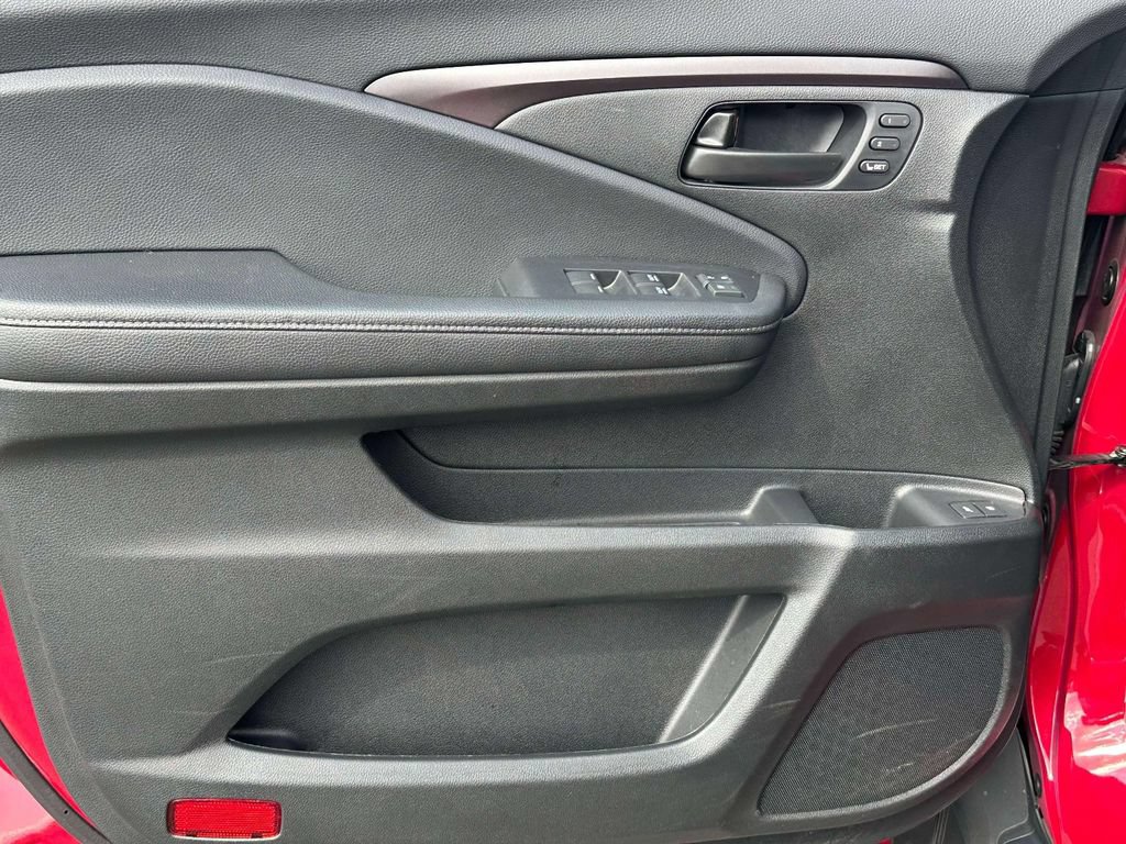 Certified 2025 Honda Passport EX-L image 17
