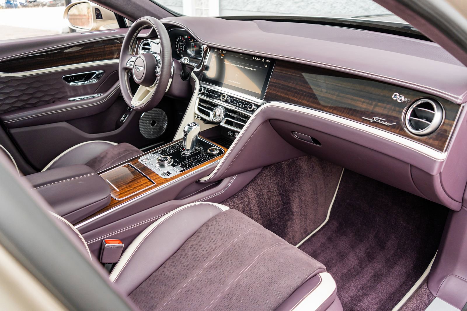 Certified 2025 Bentley Flying Spur Plug-In Hybrid image 2