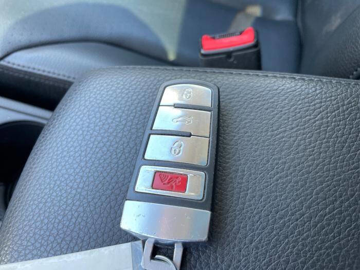 Used 2010 Volkswagen Passat Komfort FWD image 45