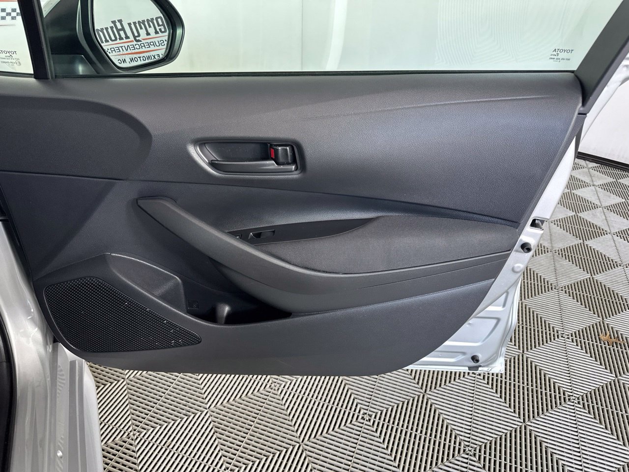 Used 2025 Toyota Corolla LE w/ Convenience Package FWD image 30