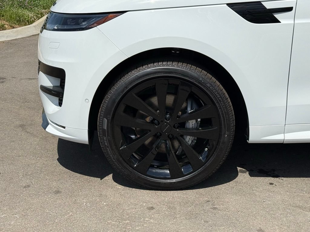 New 2026 Land Rover Range Rover Sport Dynamic SE AWD/4WD image 9