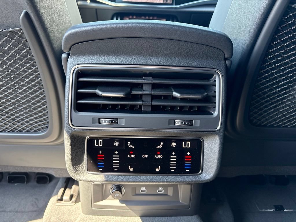New 2027 Audi SQ8 Prestige AWD/4WD image 35