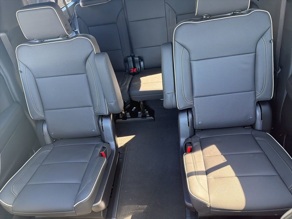 New 2026 Chevrolet Suburban Premier image 32