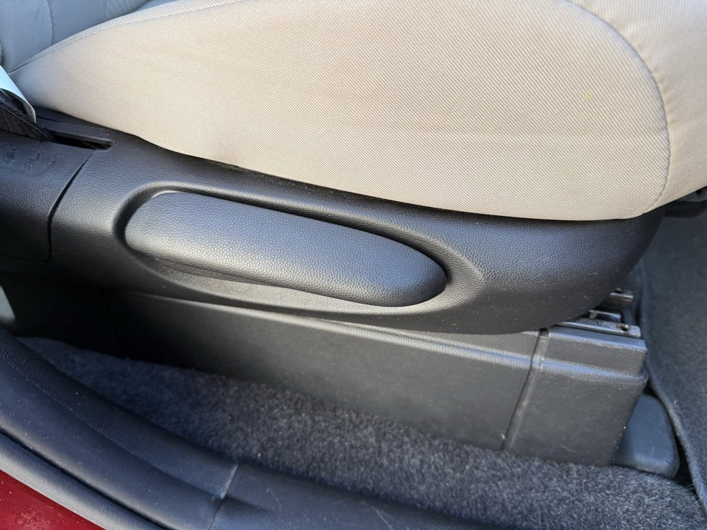 Used 2013 MAZDA MAZDA5 Sport image 38