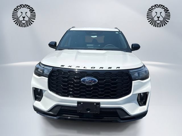 New 2026 Ford Explorer ST-Line w/ ST-Line Street Pack AWD/4WD image 2