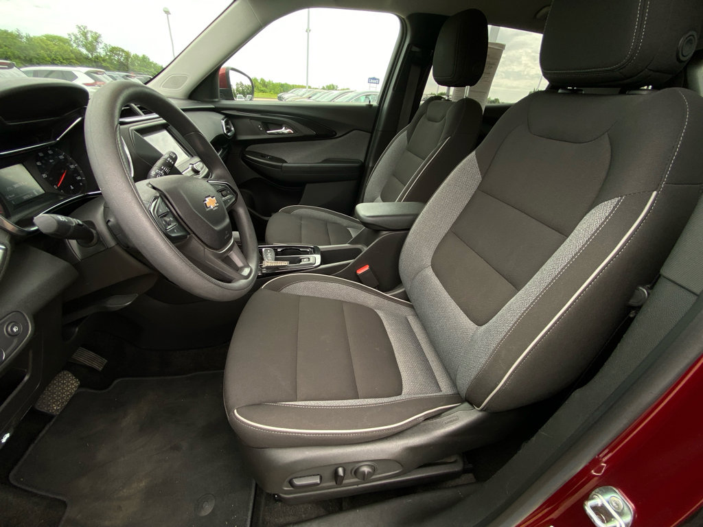 Used 2023 Chevrolet TrailBlazer LT FWD image 17