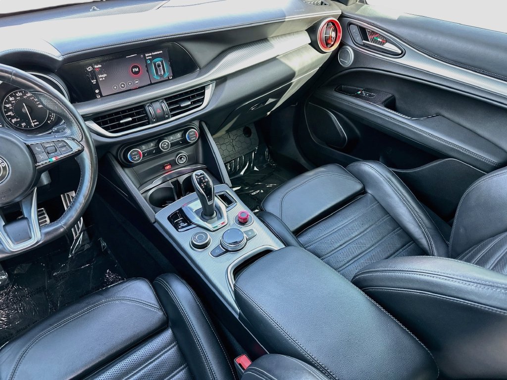 Used 2022 Alfa Romeo Stelvio Veloce AWD/4WD image 24