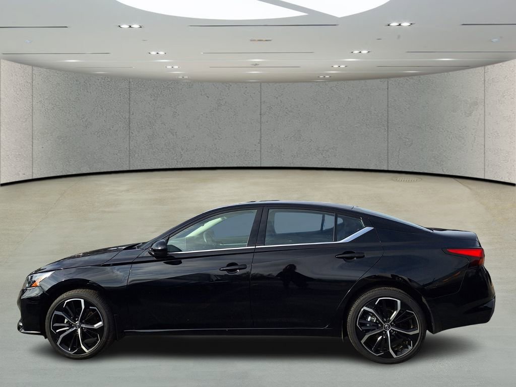 Certified 2024 Nissan Altima 2.5 SR w/ SR Premium Package image 2