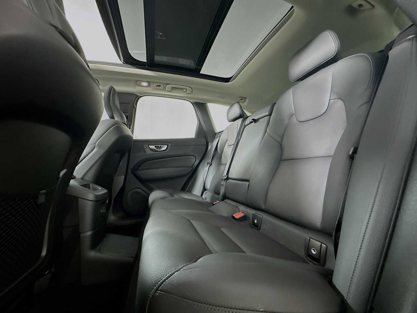 Used 2025 Volvo XC60 T8 Plus w/ Protection Package Premier image 23