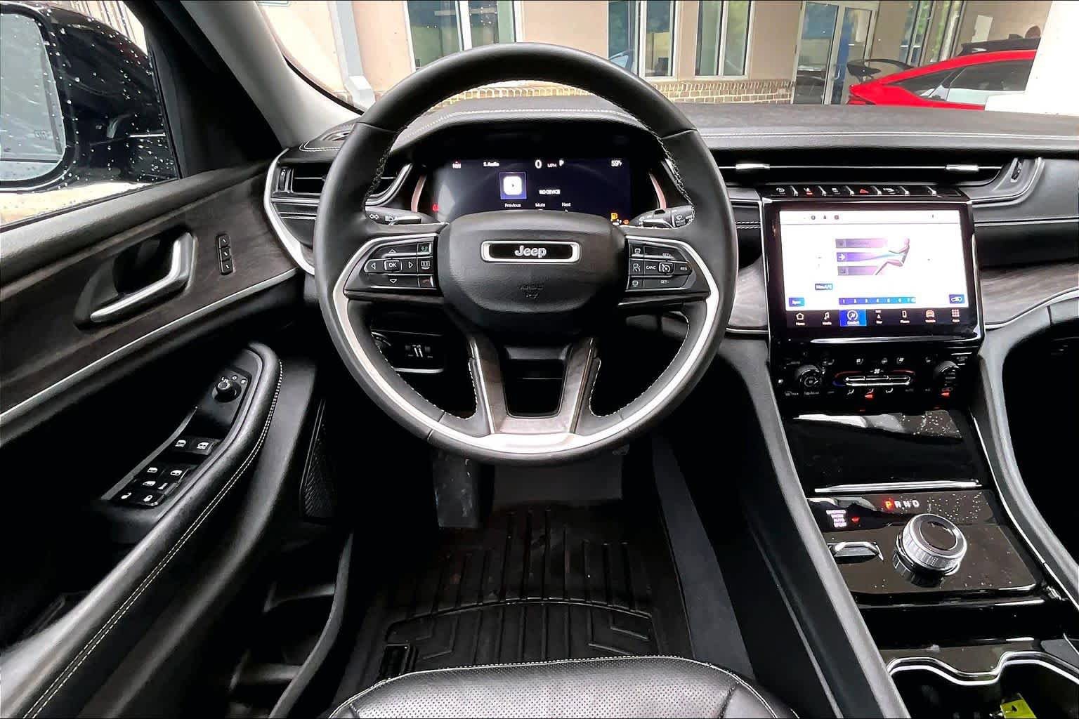 Used 2023 Jeep Grand Cherokee Limited w/ Luxury Tech Group II AWD/4WD image 6