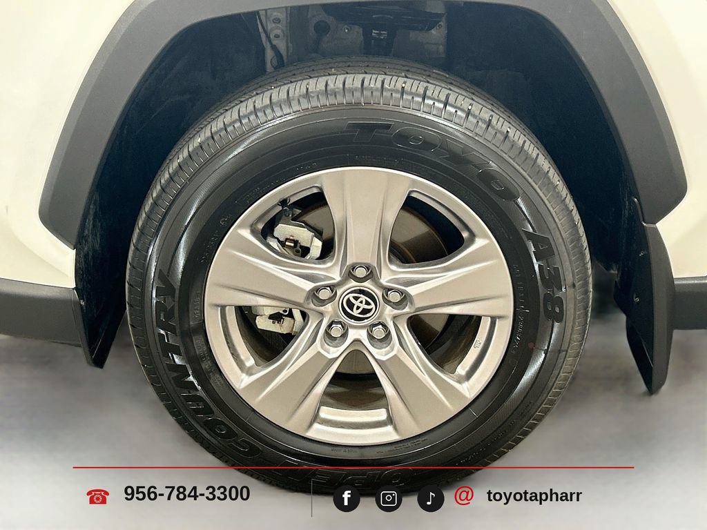 Used 2025 Toyota RAV4 LE AWD/4WD image 28