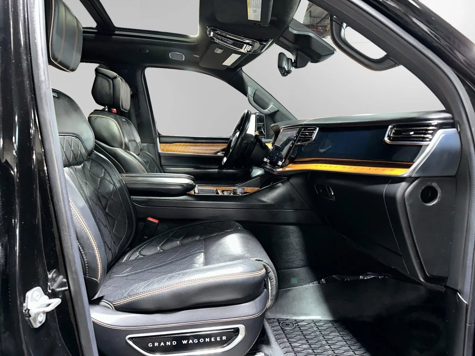 Used 2022 Jeep Grand Wagoneer Series III image 28