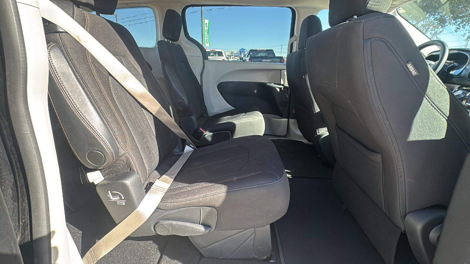 Certified 2020 Chrysler Pacifica Touring w/ Tire & Wheel Group image 23