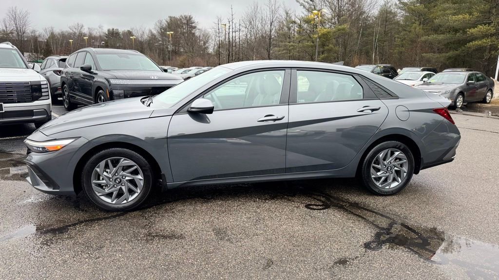 Certified 2024 Hyundai Elantra SEL image 2