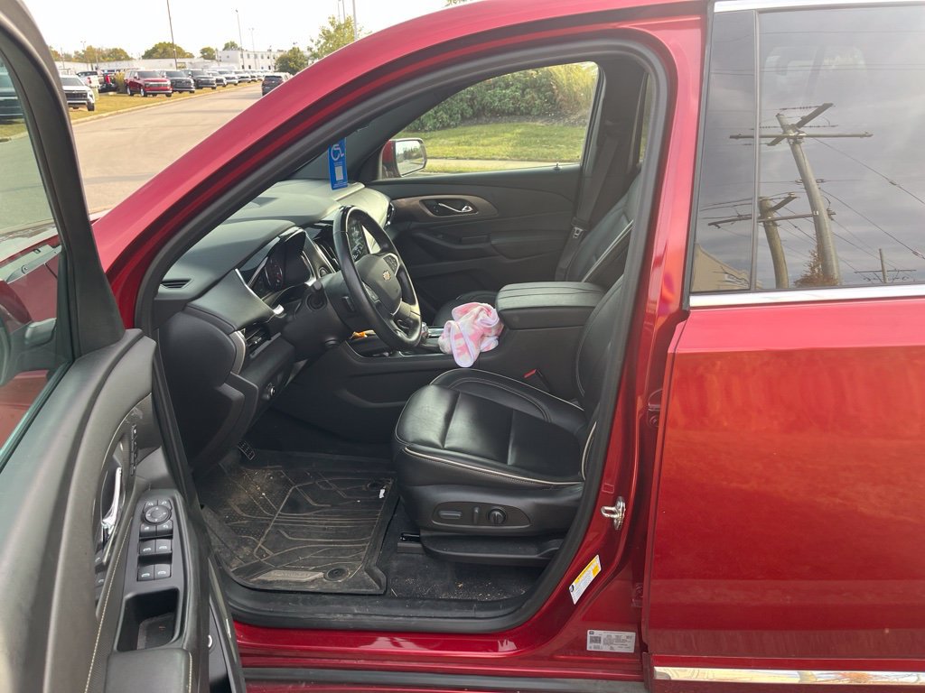 Used 2023 Chevrolet Traverse Premier w/ LPO, Floor Liner Package AWD/4WD image 6