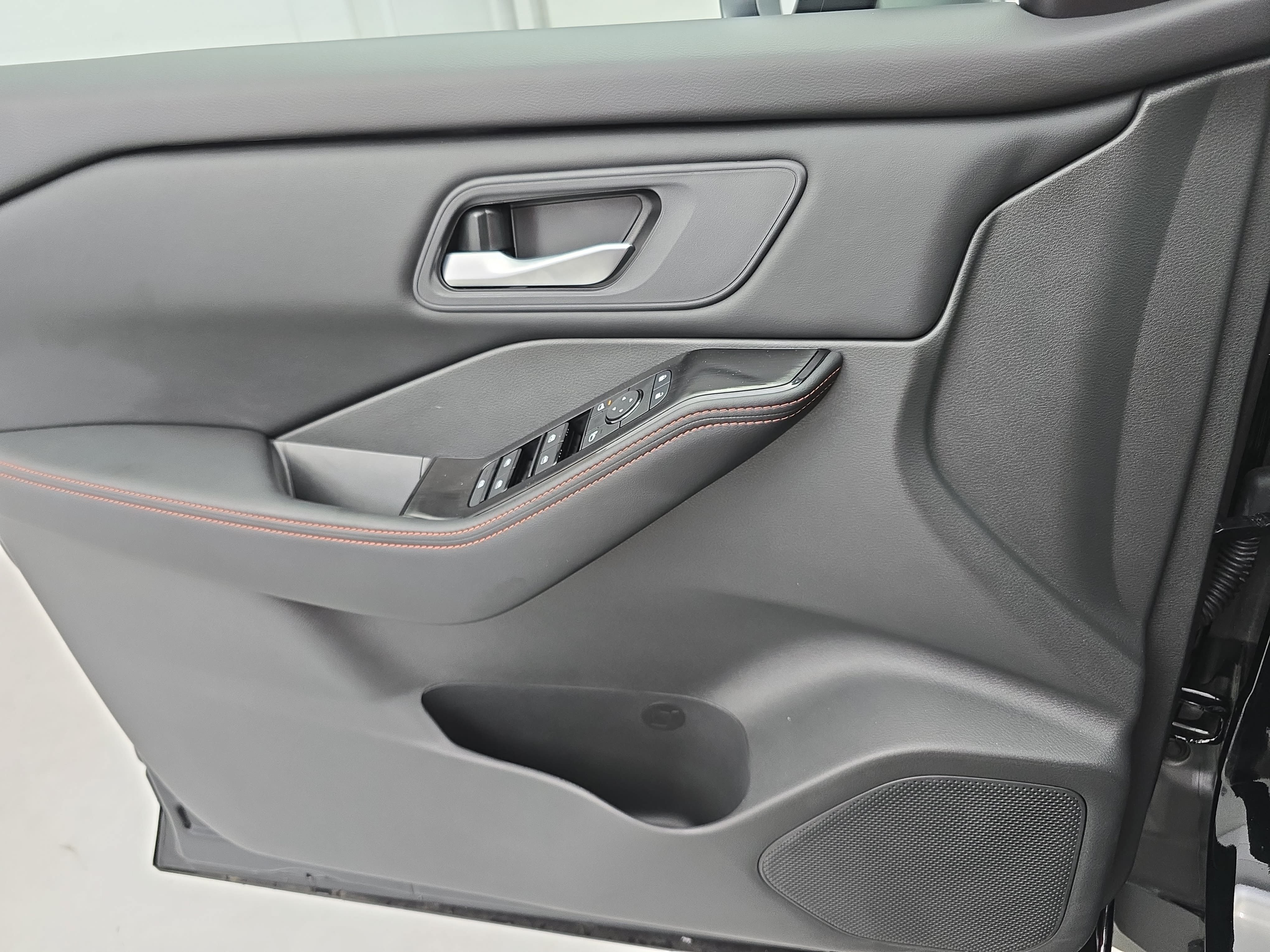 Used 2026 Nissan Rogue SV AWD/4WD image 26