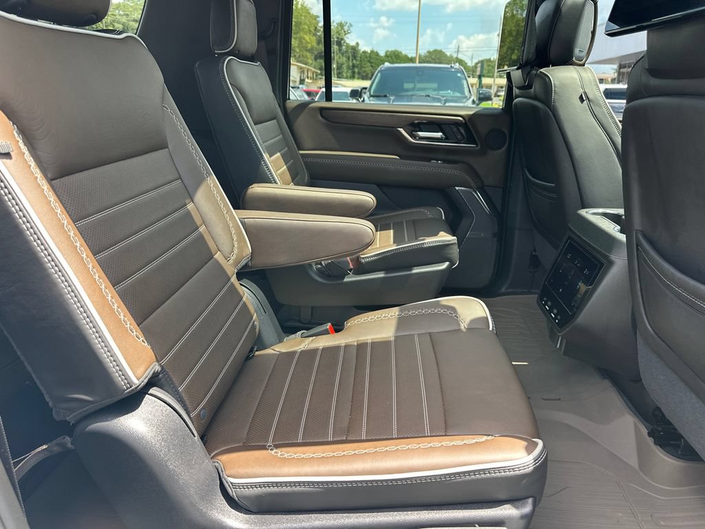Used 2025 GMC Yukon XL Denali Ultimate w/ LPO, Floor Liner Package AWD/4WD image 16