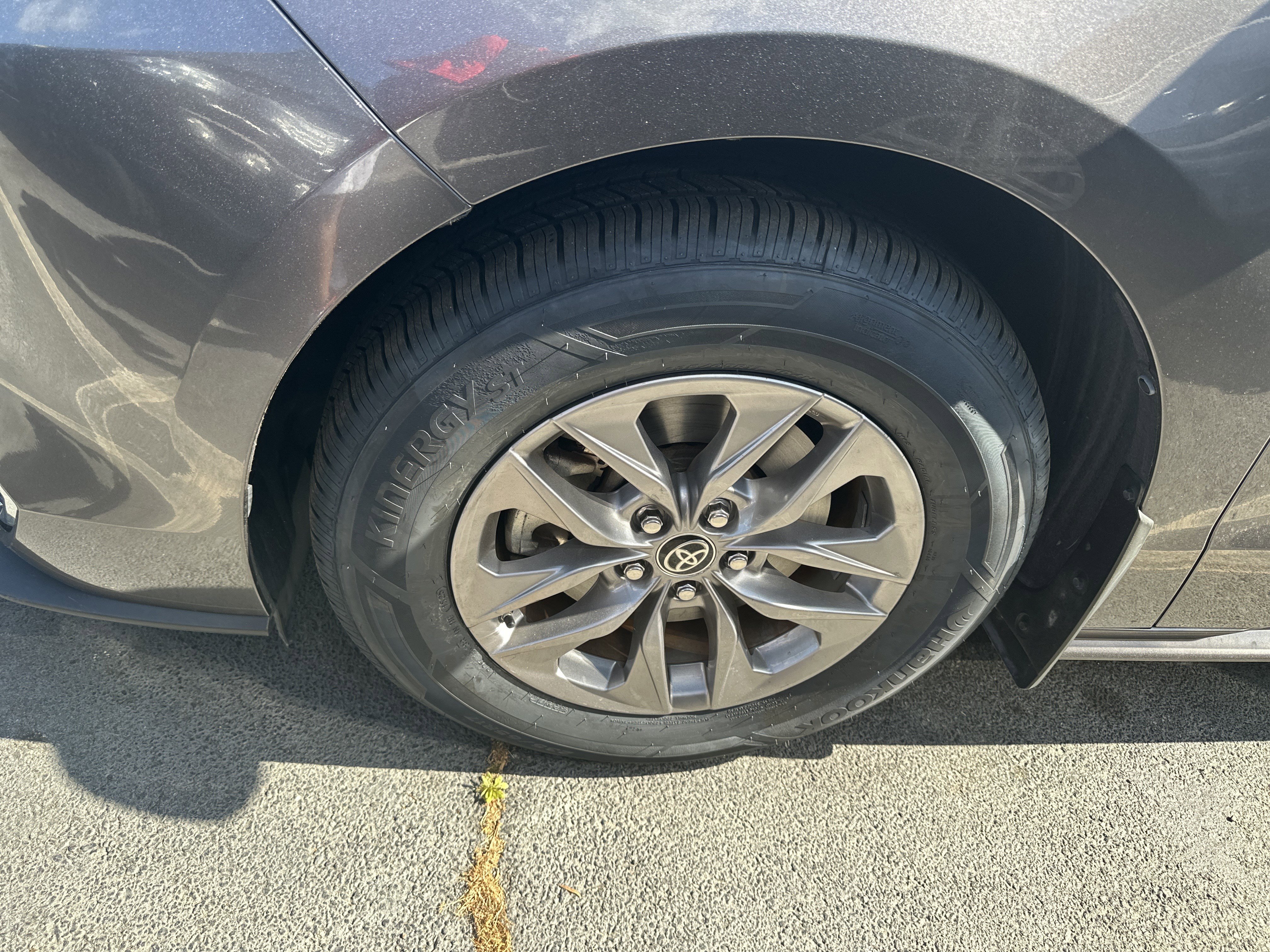 New 2025 Toyota Prius Plug-In Hybrid FWD image 4