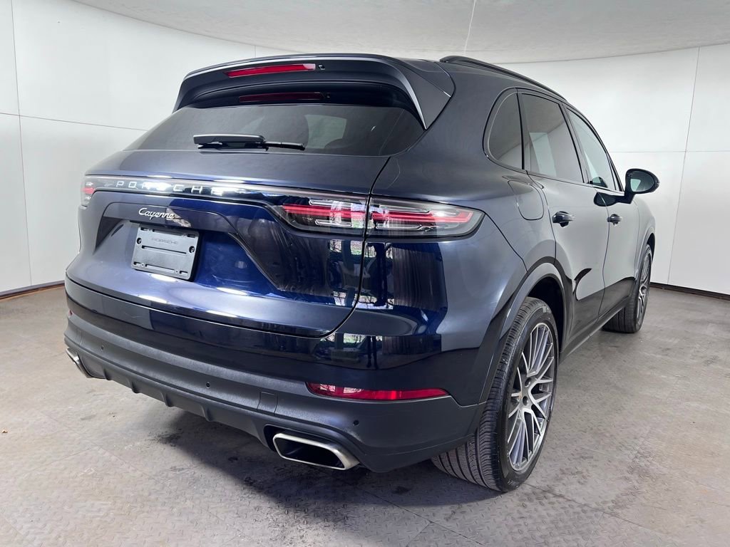 Certified 2023 Porsche Cayenne Platinum Edition image 7