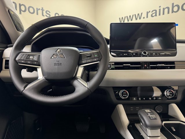 New 2025 Mitsubishi Outlander SE image 9