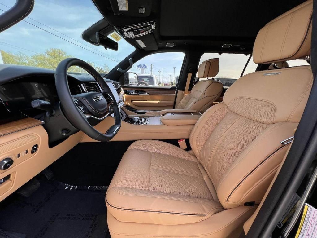 New 2023 Jeep Grand Wagoneer Series III AWD/4WD image 24