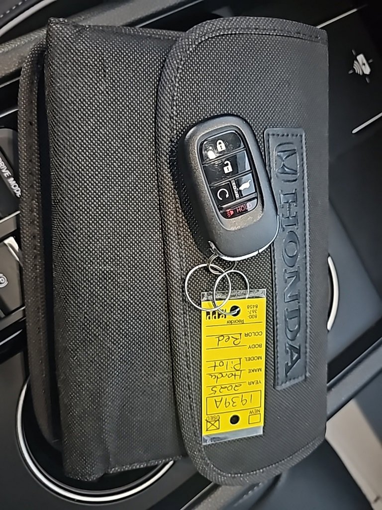 Used 2025 Honda Pilot Elite image 29