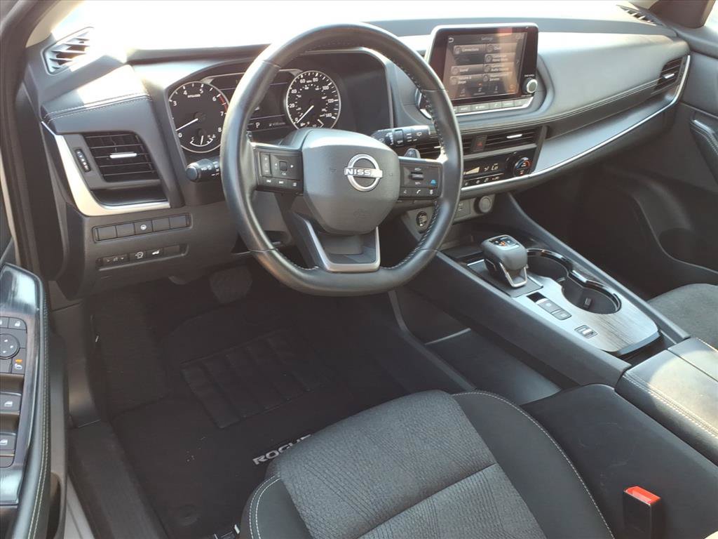 Used 2025 Nissan Rogue SV FWD image 18