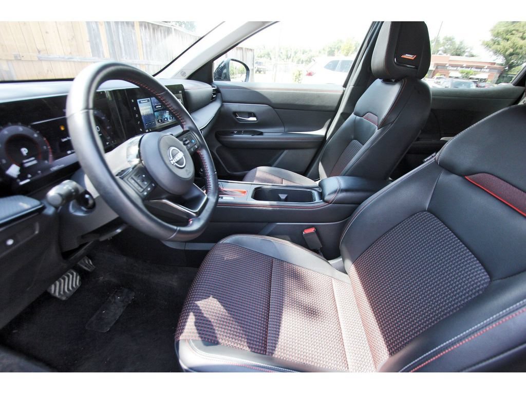 Used 2025 Nissan Kicks SR w/ SR Premium Package AWD/4WD image 15