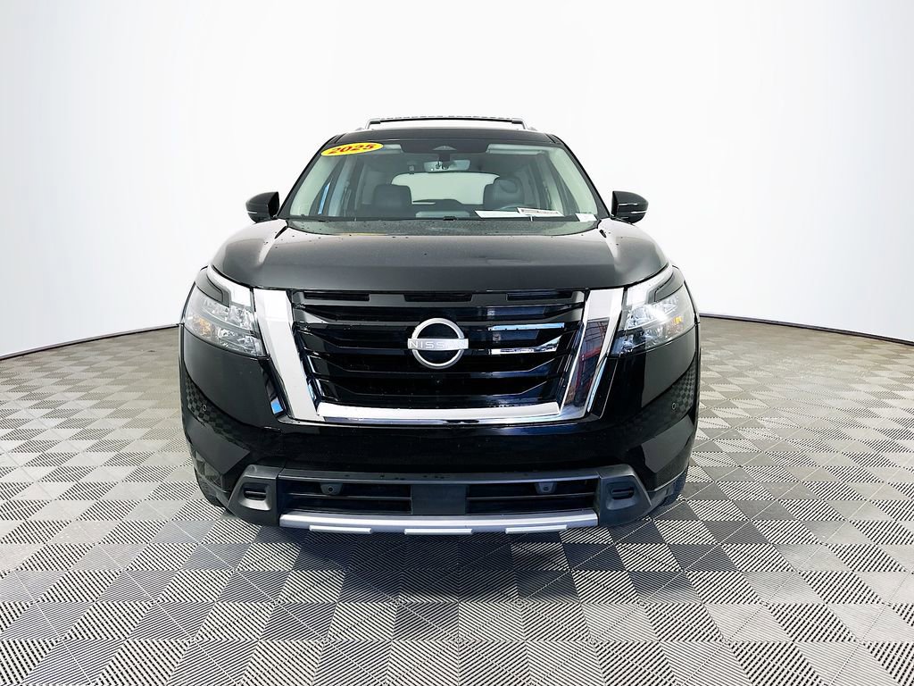 Certified 2025 Nissan Pathfinder SL w/ SL Premium Package AWD/4WD image 4