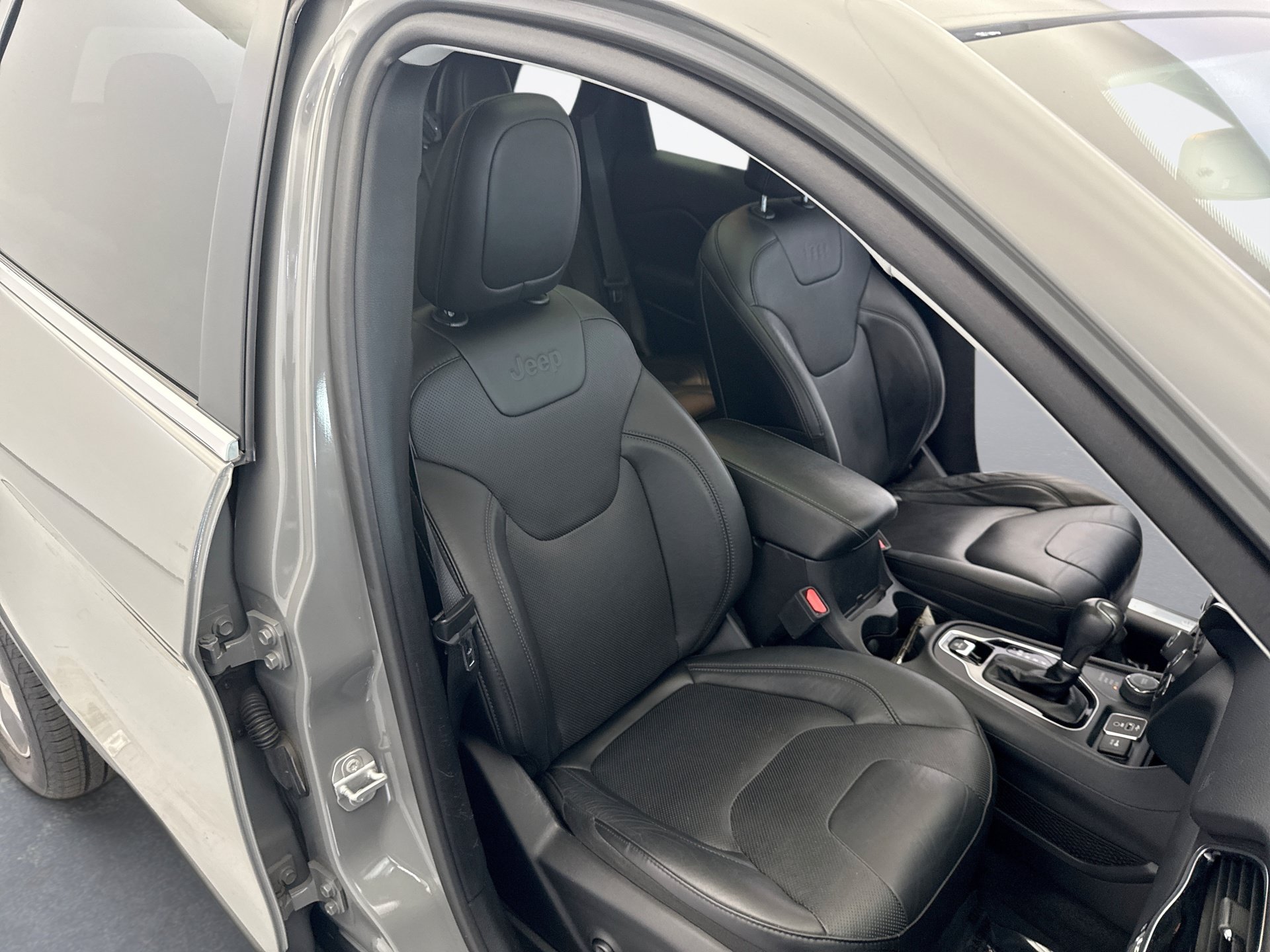 Used 2020 Jeep Cherokee Limited AWD/4WD image 19